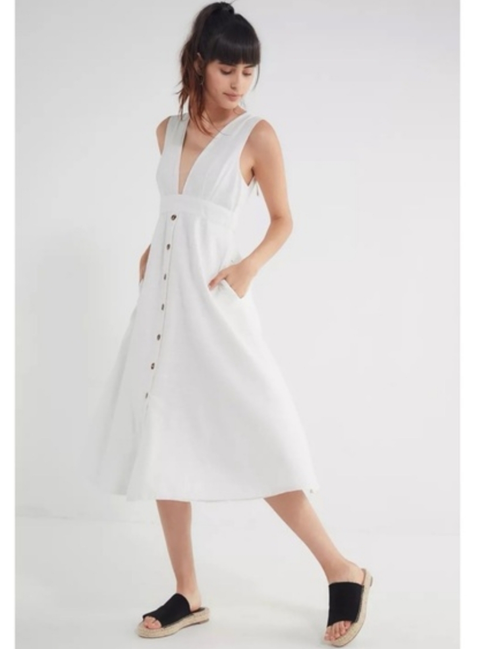 Urban Outfitters Millie Plunging Linen Midi Dress Size 6.